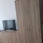 и анхиало بيت ضيافة