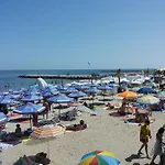 и анхиало بوموري