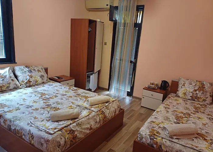 и анхиало Гостевой дом