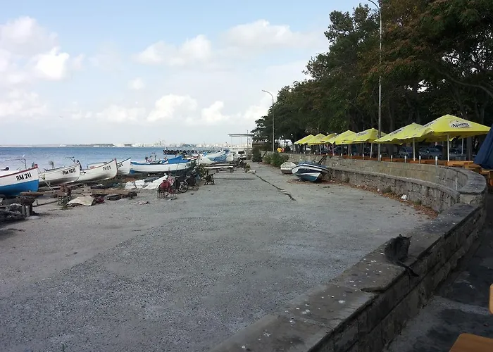 بيت ضيافة и анхиало