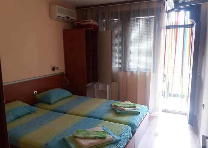 Гостевой дом и анхиало *